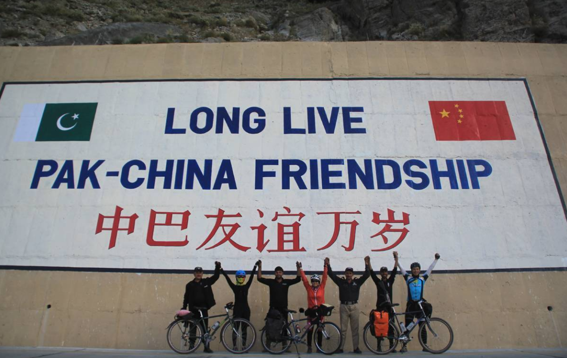 包含巴基斯坦球员实现里程碑突破的词条