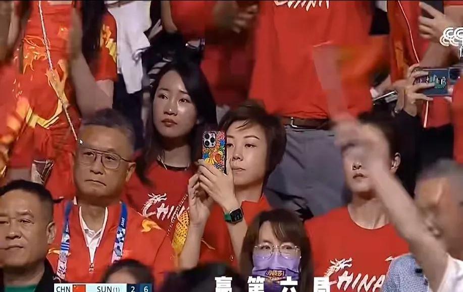 金牌梦想实现，运动员赢得观众掌声的简单介绍