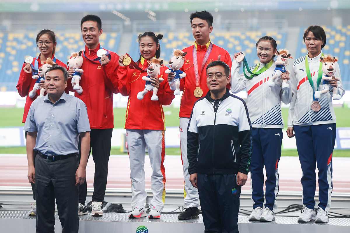 金牌梦想实现，运动员赢得观众掌声的简单介绍