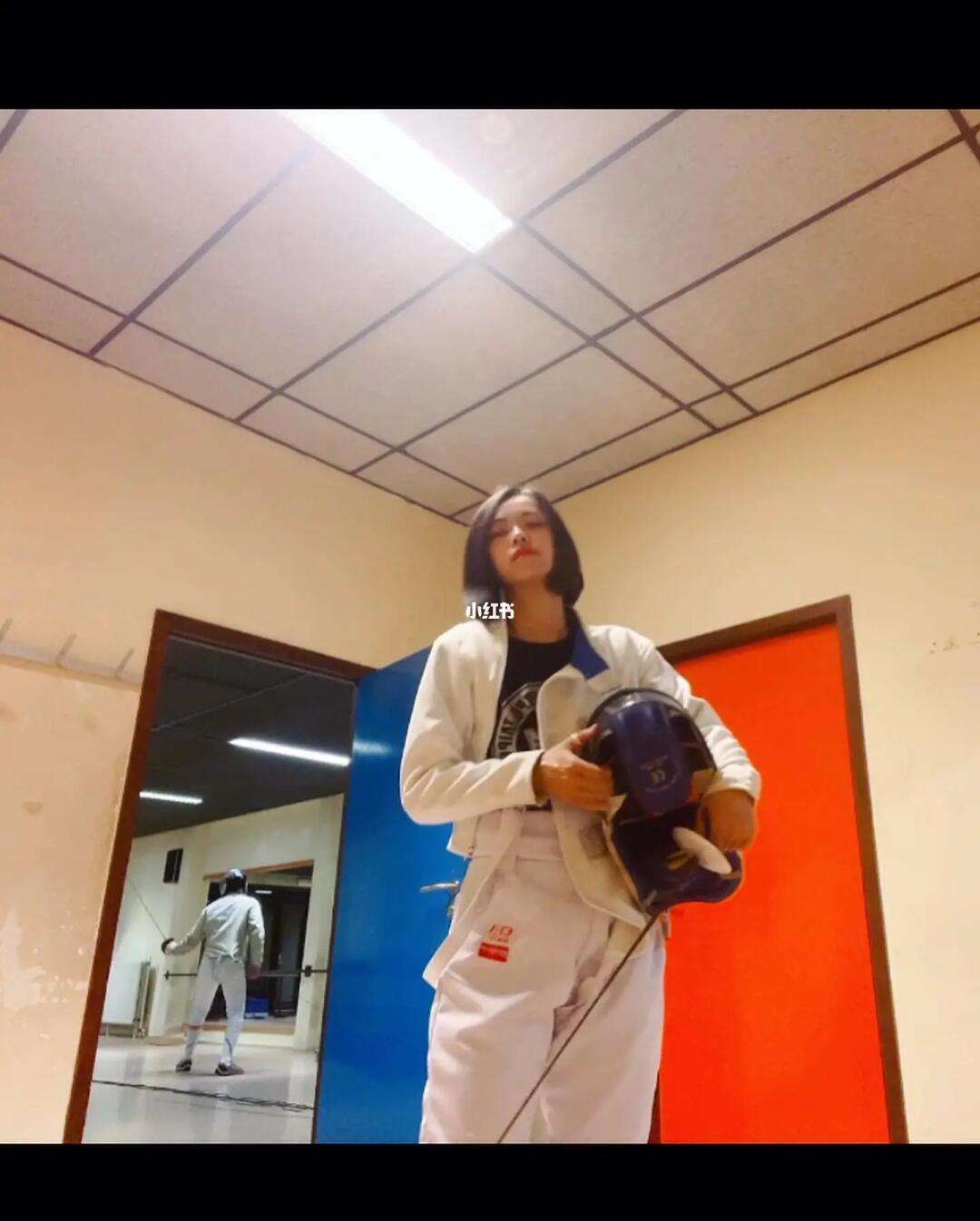 比利时游泳选手勇夺击剑冠军
