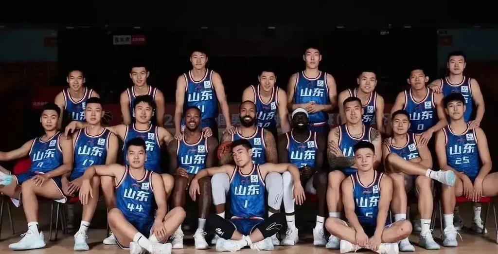 包含江苏男篮备战对抗浙江队，全队精气神十足的词条