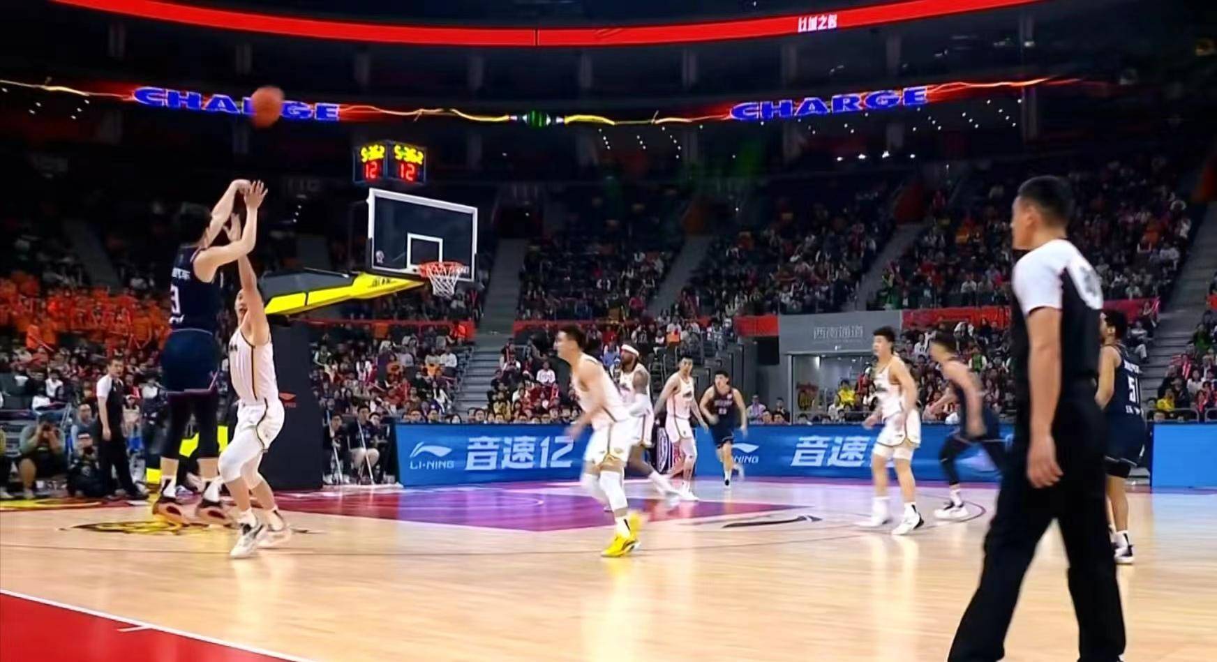 包含广东宏远队遭遇福建队，胜算差距不容小视的词条