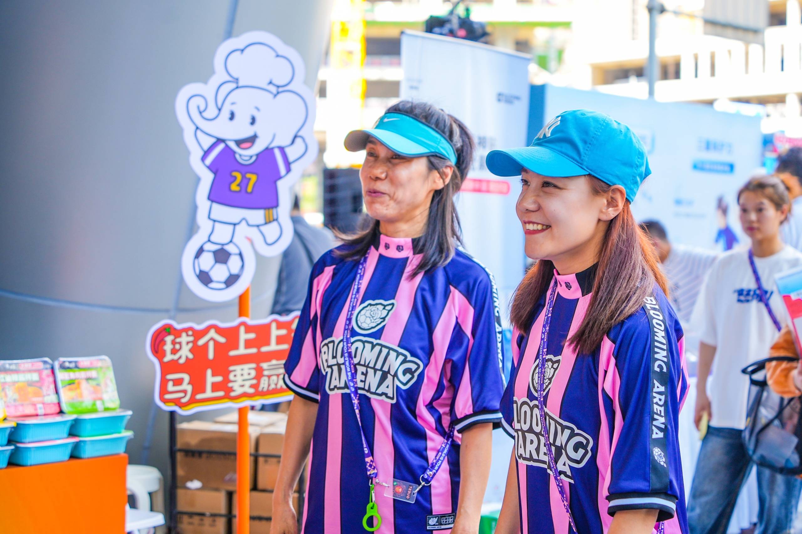 女子足球竞技场上惊现逆转！