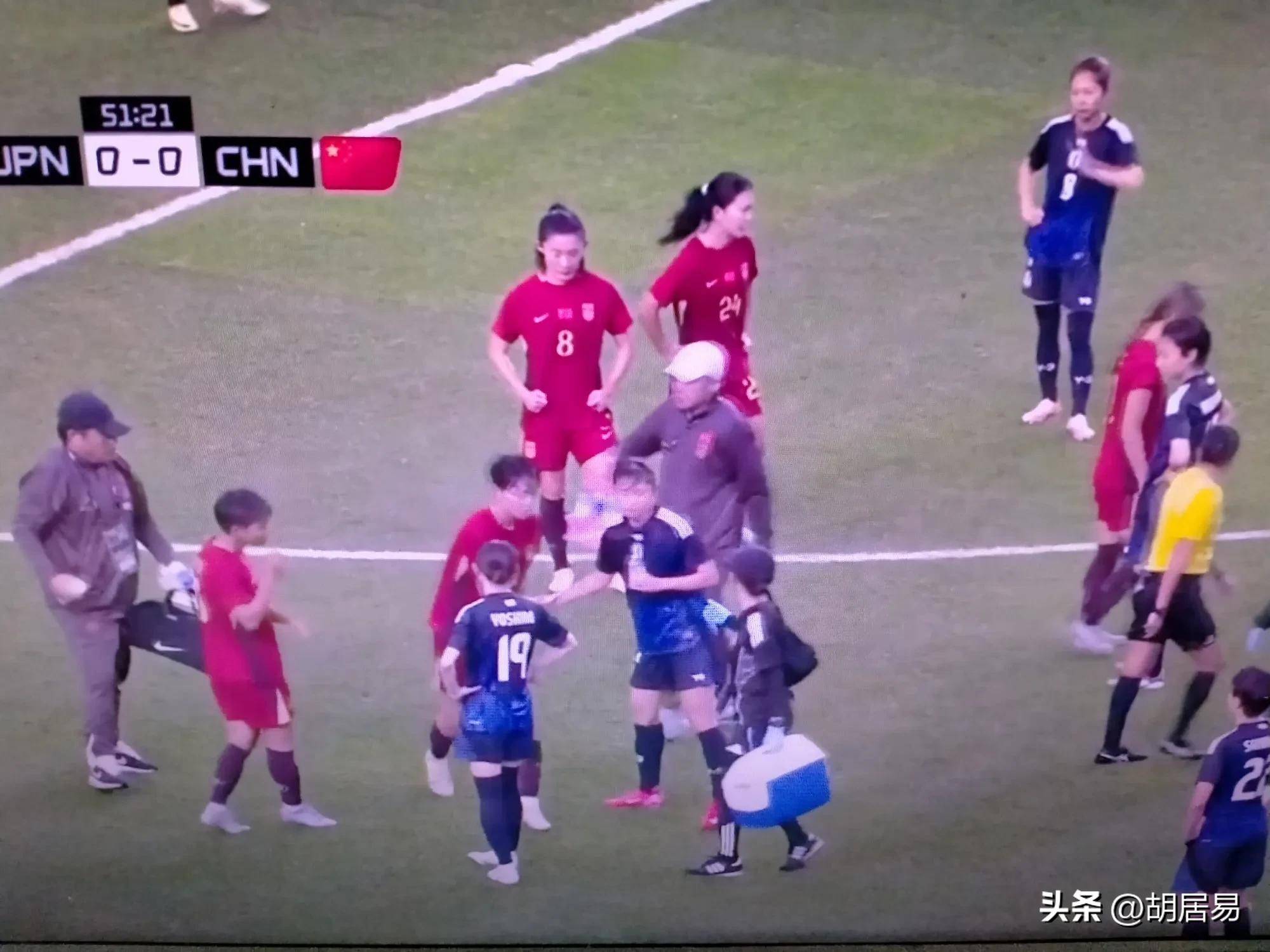 强敌对决：女足队员誓死奋战